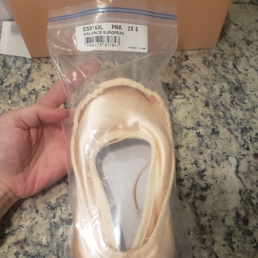 Bloch European Balance Pointe Shoes, New in Box